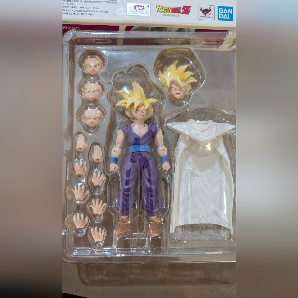 SH Figuarts Son Gohan Figurine